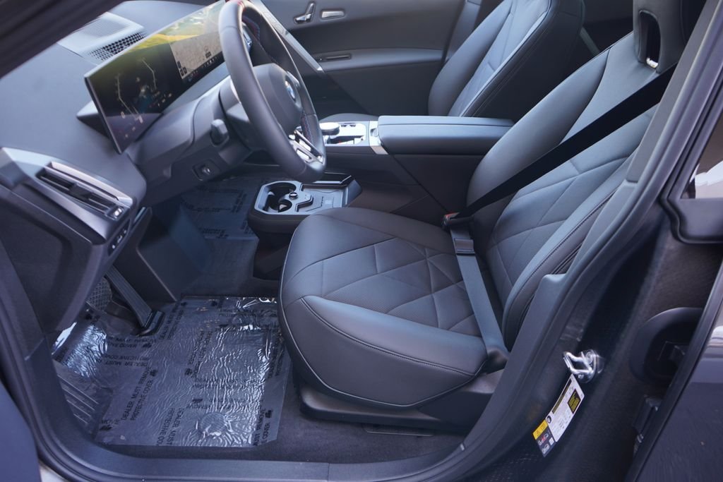 Used 2025 Dark Graphite BMW M60 image 10