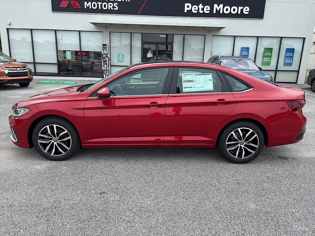 New 2026 Kings Red Metallic Volkswagen SE Auto image 3