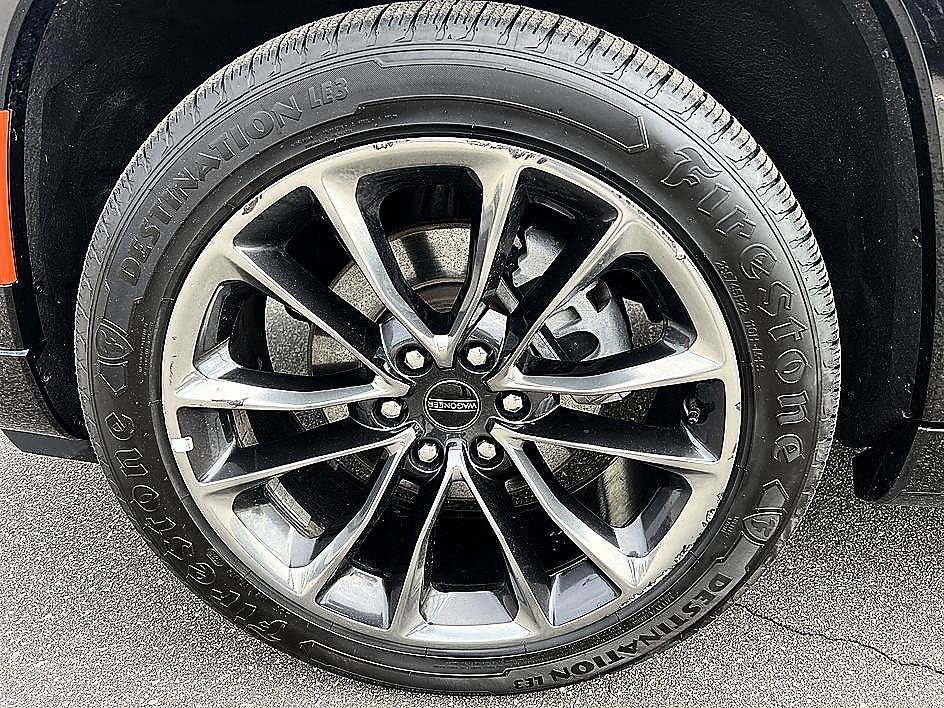 Used 2024 Diamond Black Crystal Pearlcoat Jeep Series II image 4