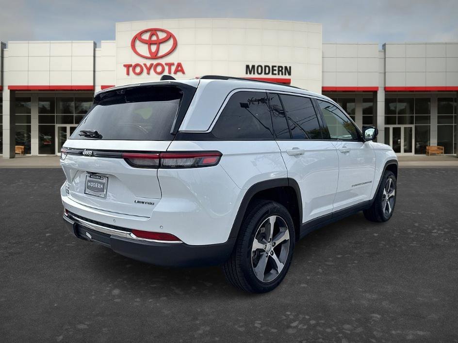 Used 2023 Bright White Clearcoat Jeep Limited image 3