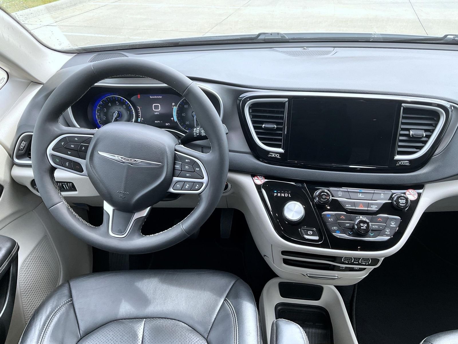 Used 2022 White Chrysler Touring L image 12