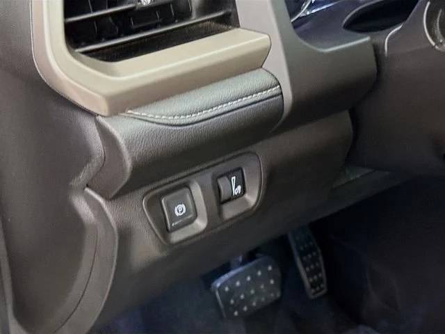 Certified Used 2019 Quicksilver Metallic GMC Denali image 10