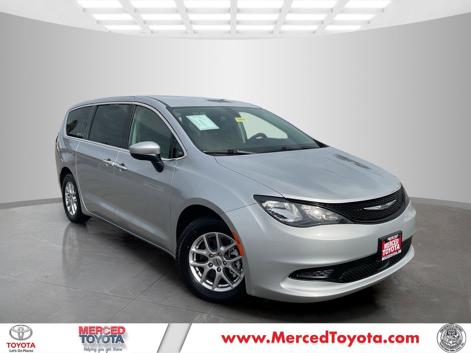 2022 Chrysler Voyager LX