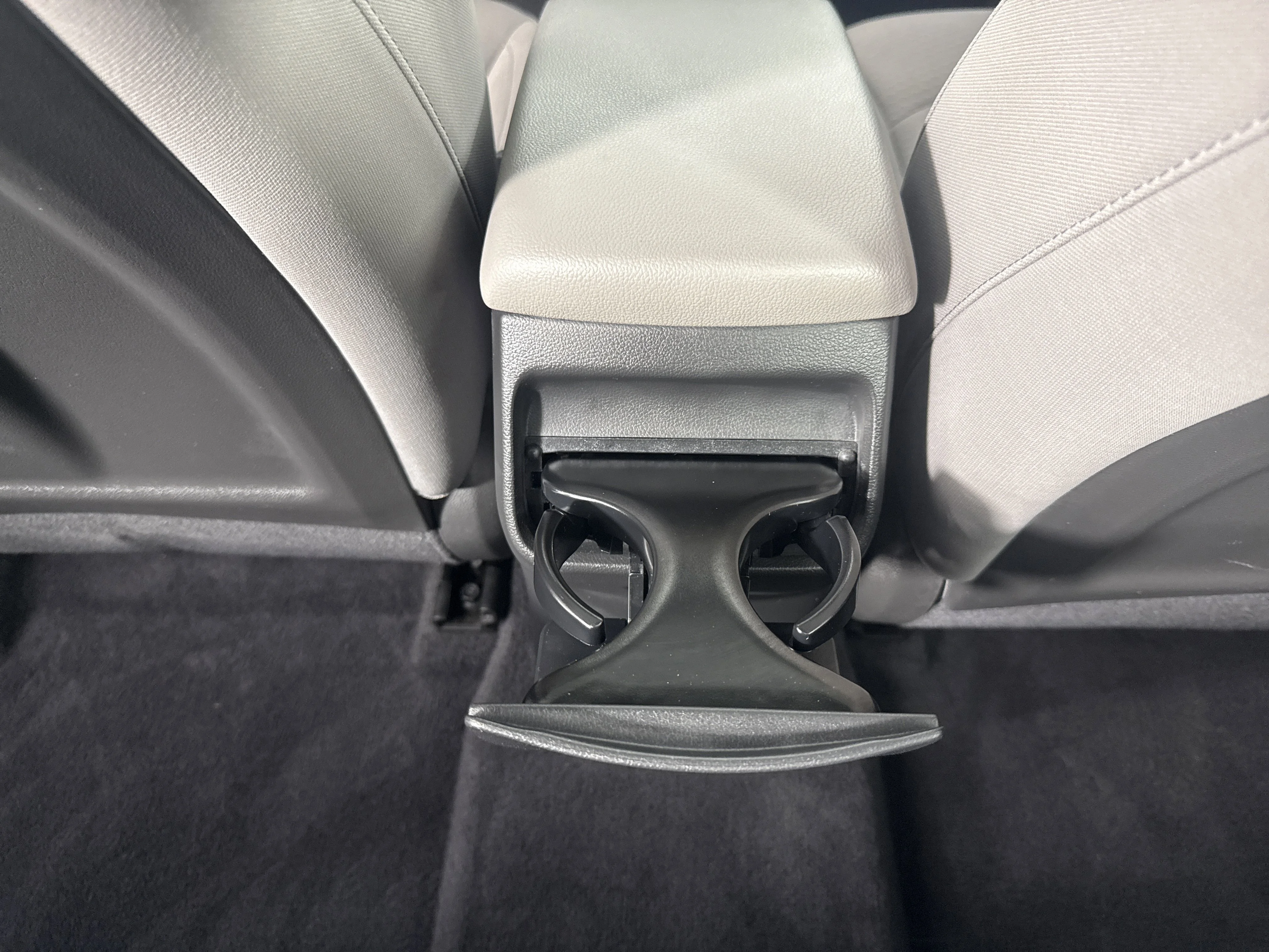 Used 2020 Fluid Metal Hyundai Value Edition image 22