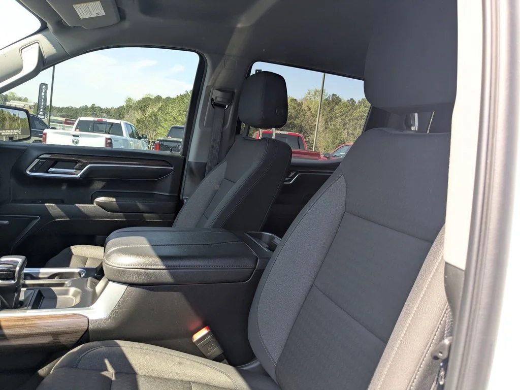 Used 2024 Summit White Chevrolet RST image 15