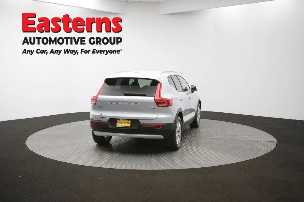 Used 2021 Silver Volvo Momentum image 38