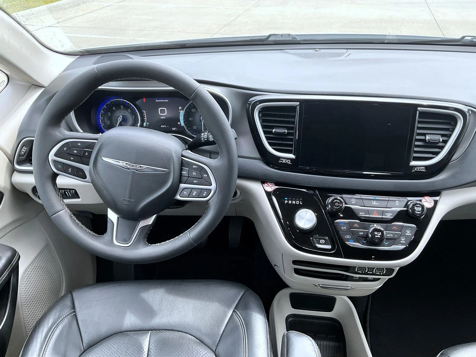 Used 2022 White Chrysler Touring L image 12
