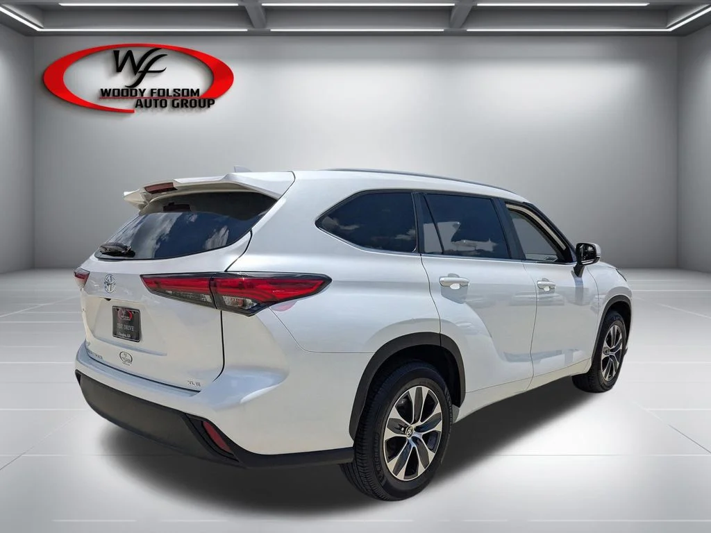 Used 2023 Beige Toyota XLE image 3