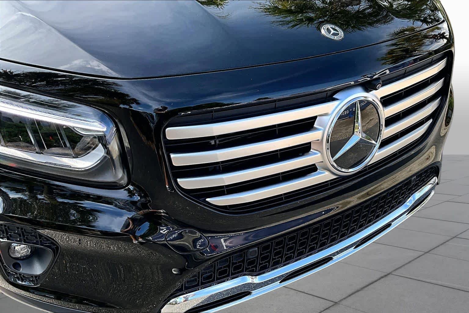 Used 2026 Night Black Mercedes-Benz GLB 250 image 30