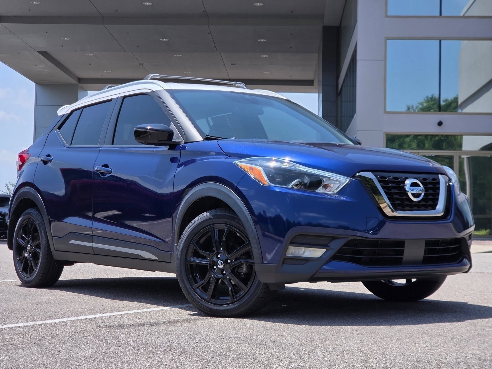 Used 2020 Deep Blue Pearl/Fresh Powder Nissan SR image 2