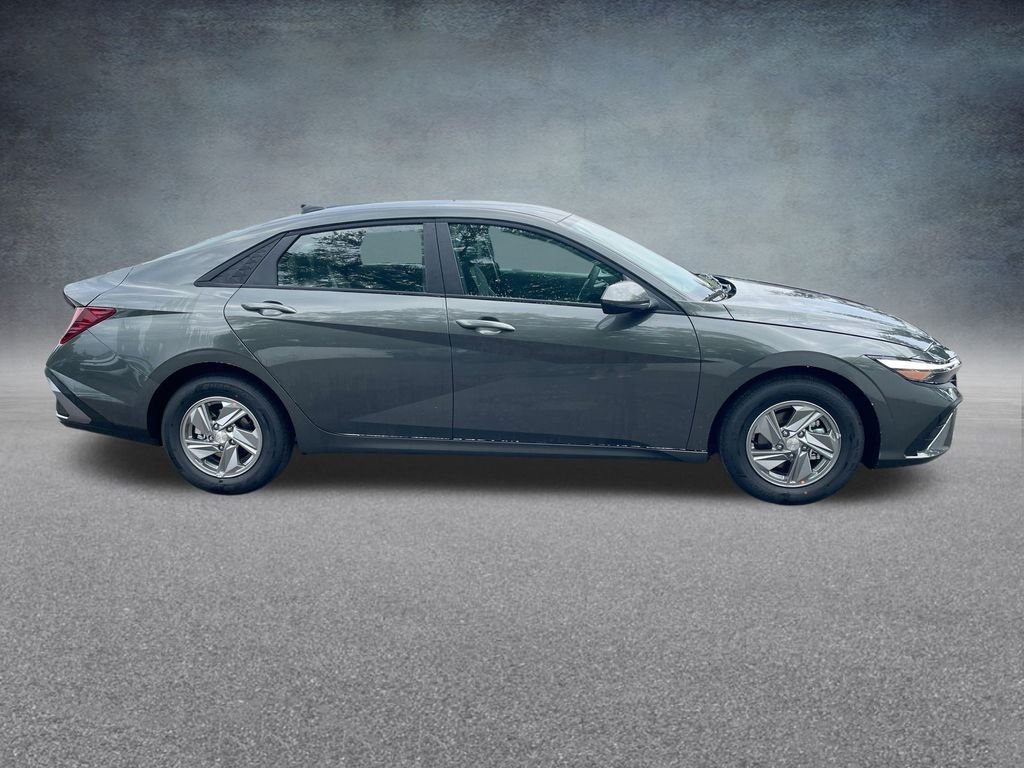 2025 Hyundai Elantra SE - Photo 34