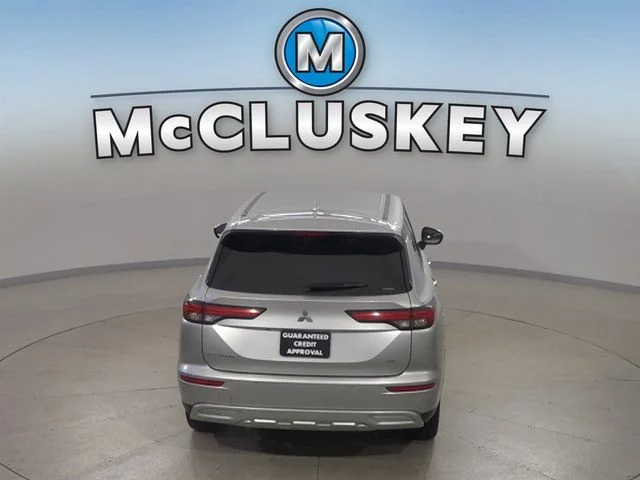 Used 2024 Silver Mitsubishi SE image 24