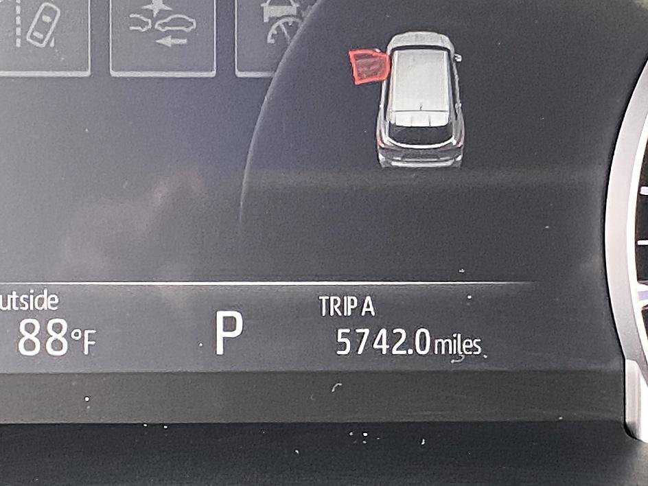 Used 2025 Ruby Flare Pearl Toyota XLE image 19