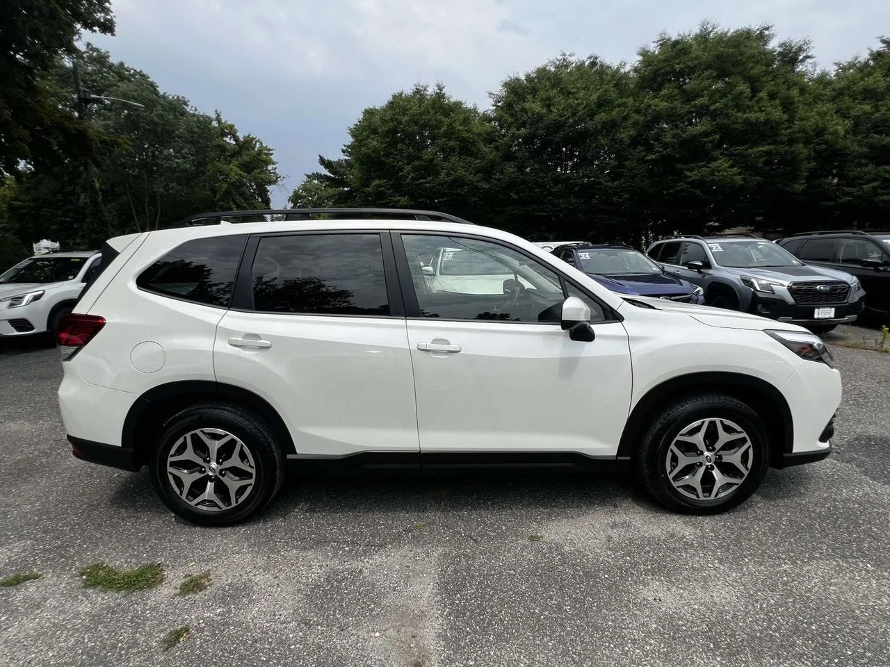 Used 2023 Crystal White Pearl Subaru Premium image 4
