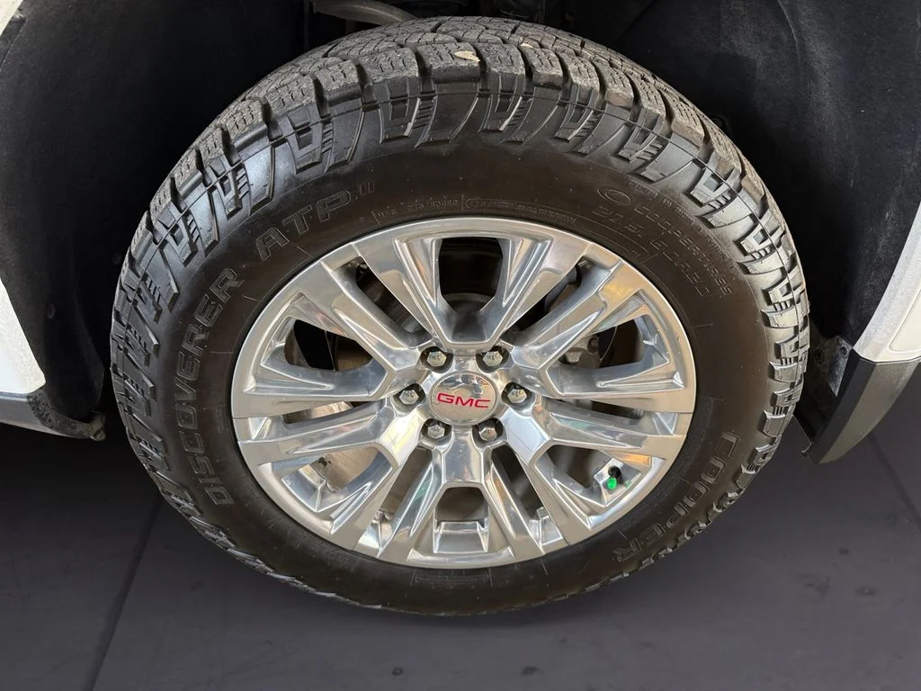 Used 2024 White GMC Denali image 9
