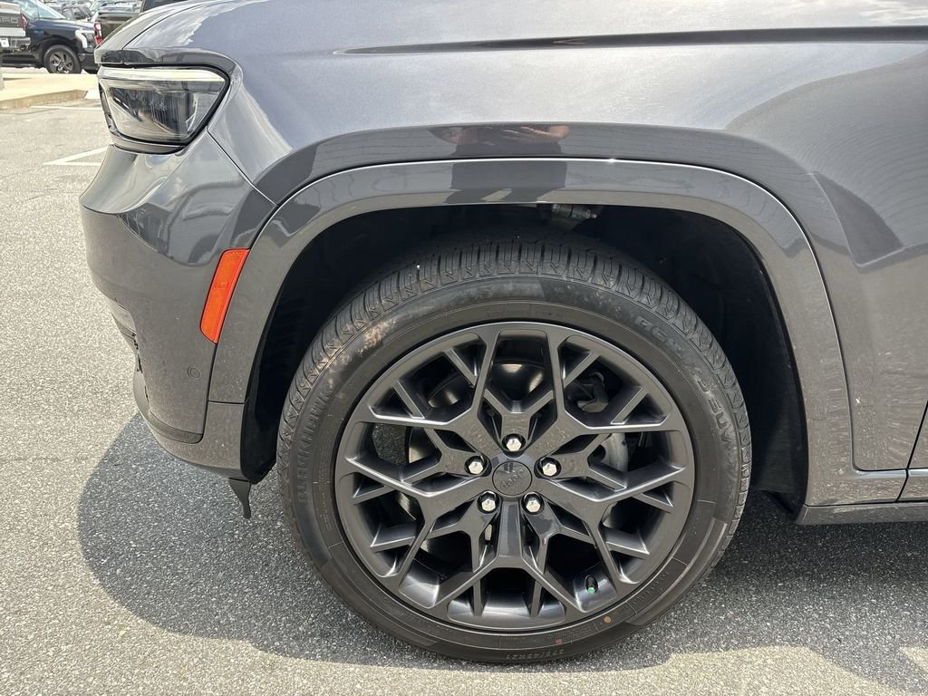 Used 2024 Gray Jeep Summit image 19