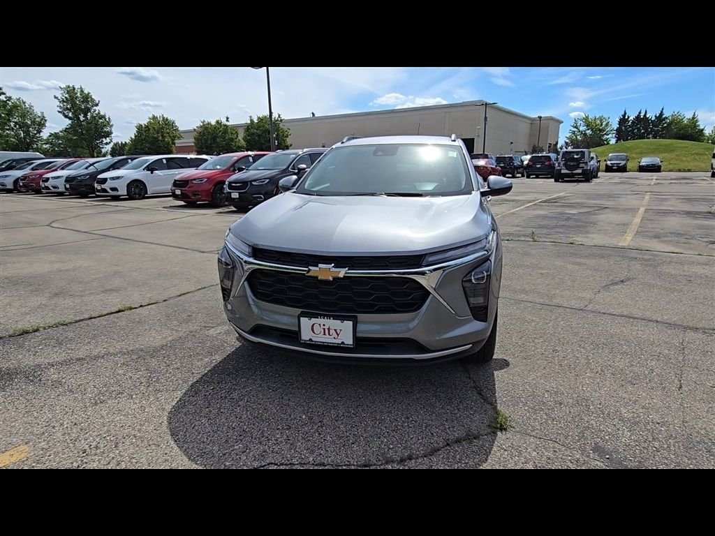 Used 2025 Gray Chevrolet LT image 3