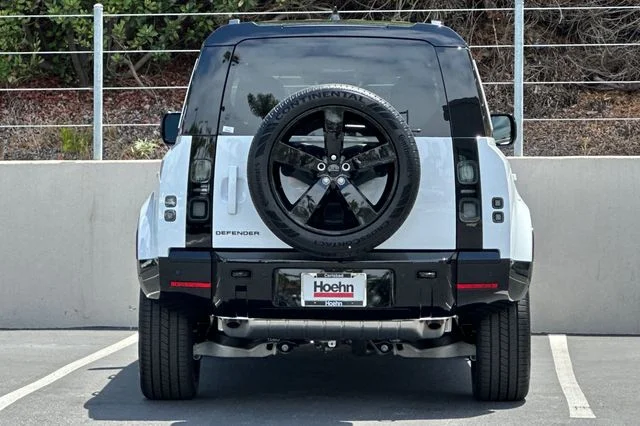 New 2026 Fuji White Land Rover X-Dynamic SE image 4