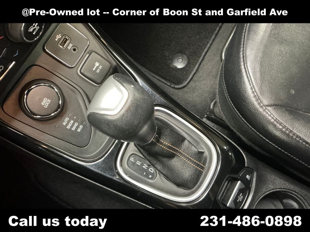 Used 2018 Blue Jeep Limited image 25