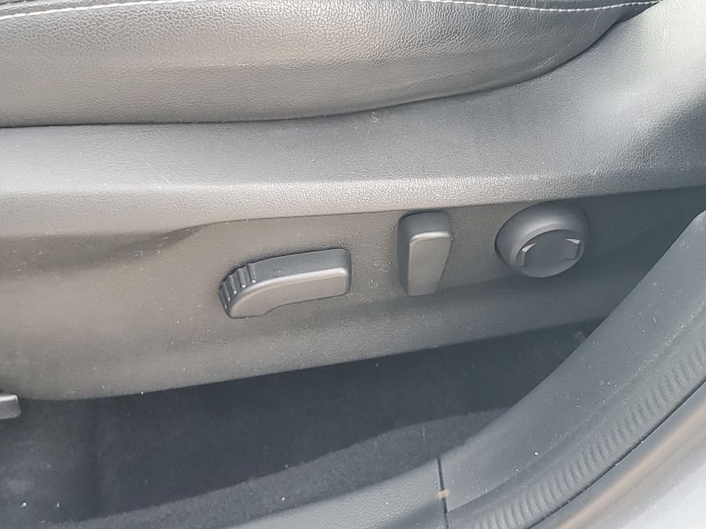 Used 2022 Silver Subaru Touring image 16