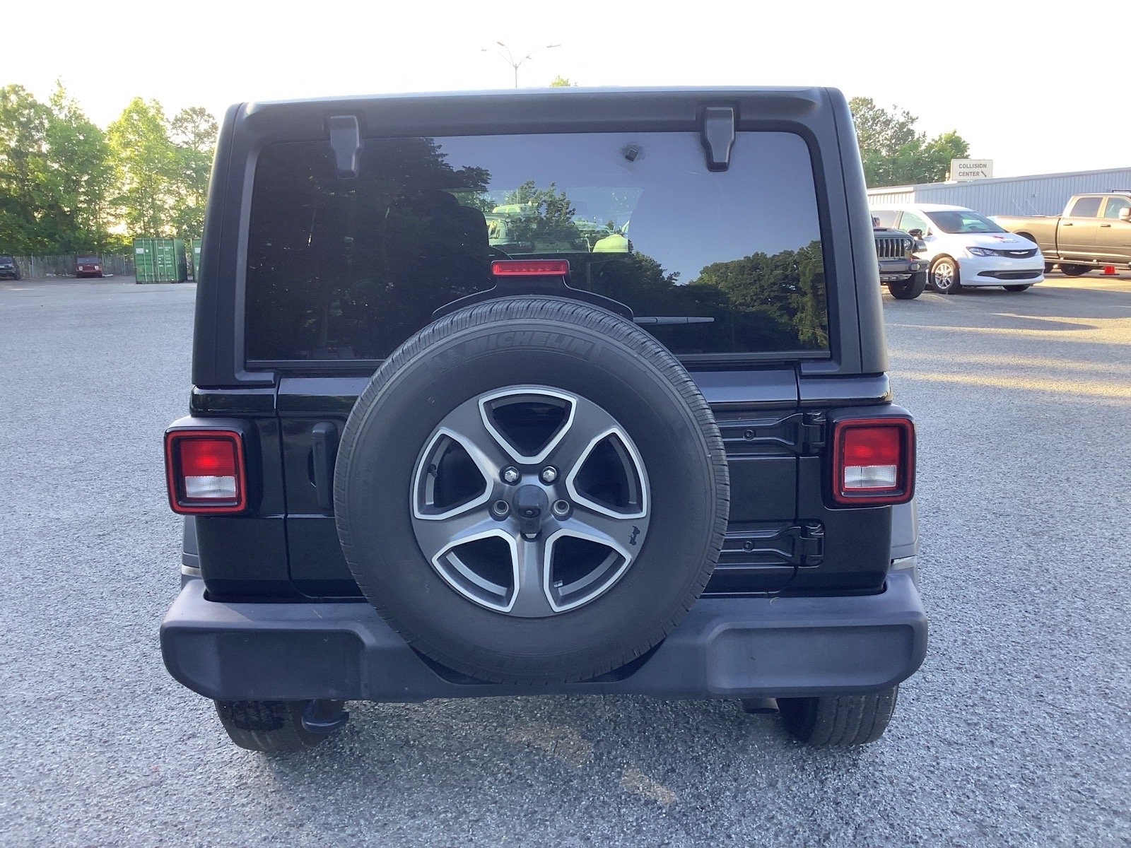 Used 2023 Black Jeep Sport S image 3