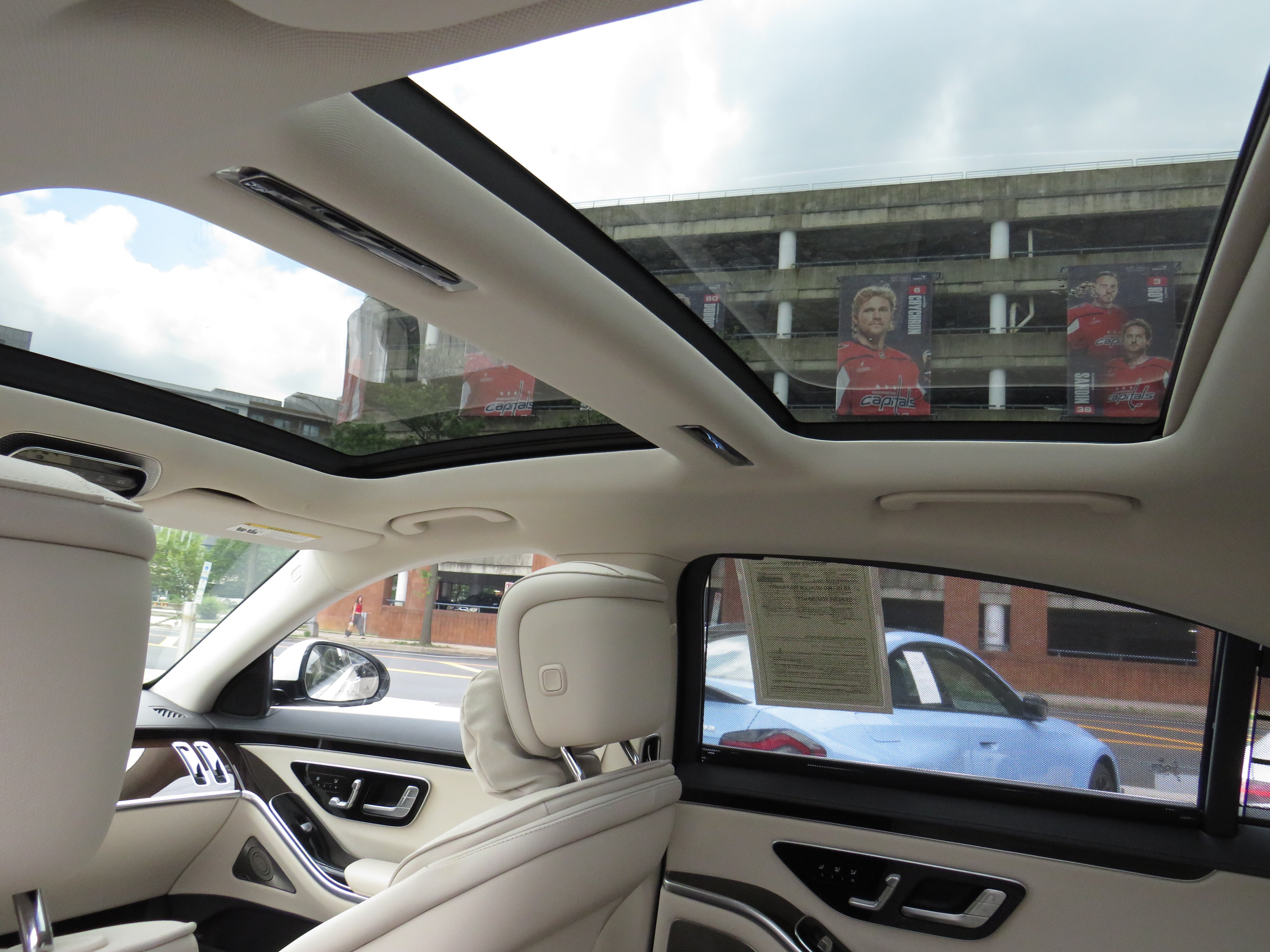 Certified Used 2023 MANUFAKTUR Diamond White Metallic Mercedes-Benz S 500 4MATIC® image 23