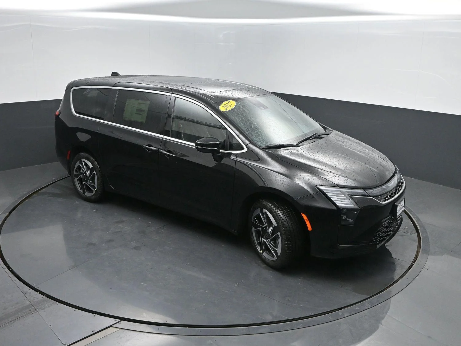 New 2027 Diamond Black Crystal Pearl-Coat Exterior Paint Chrysler Limited image 42