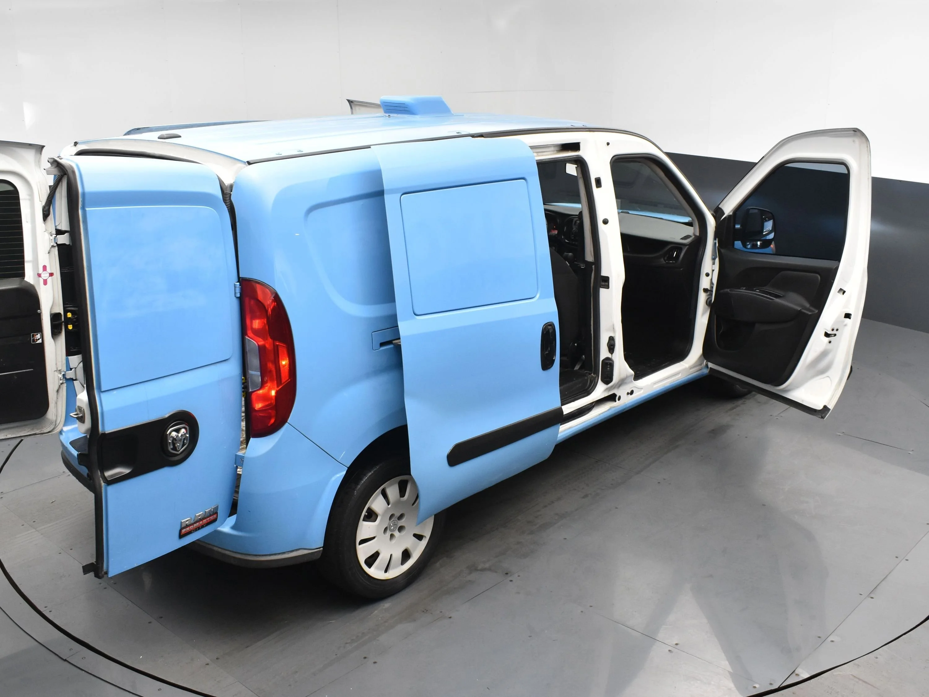Used 2017 Blue RAM Tradesman SLT image 28