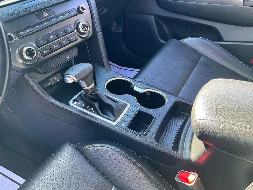 Used 2021 Red Kia S image 16