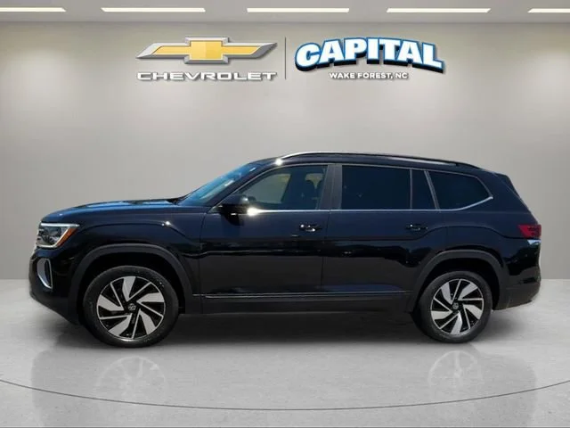 Used 2024 Black Volkswagen 2.0T SE w/Technology image 2