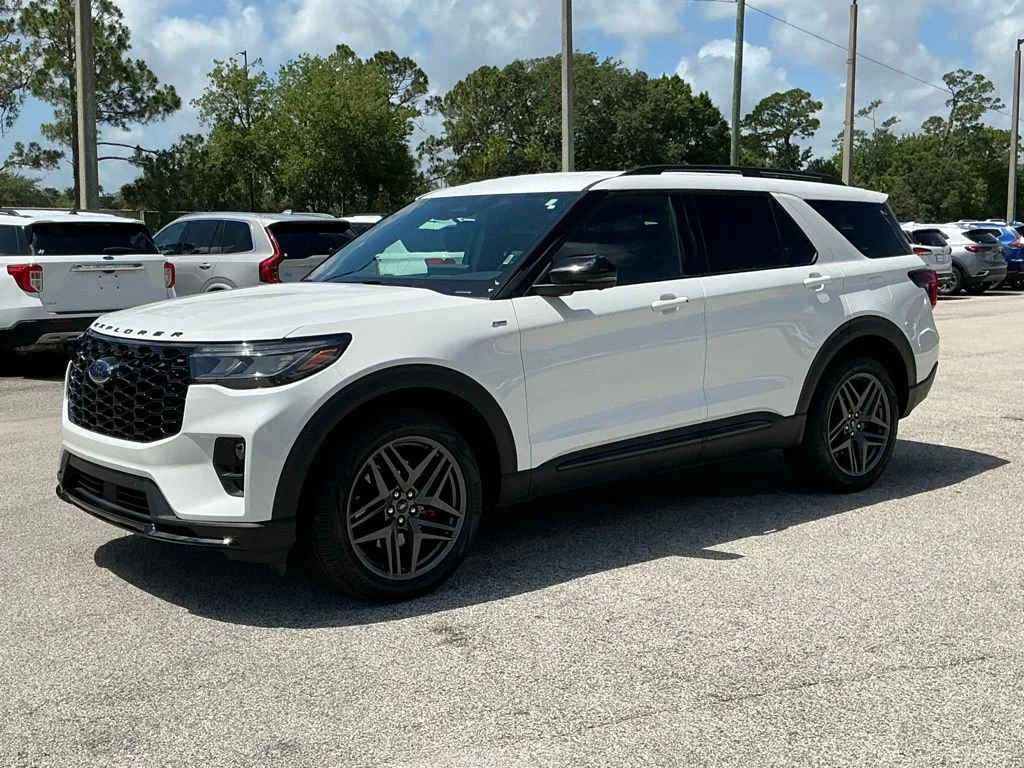 Used 2025 White Ford ST-Line image 2