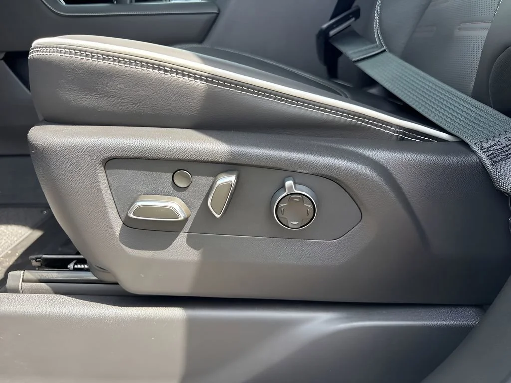 New 2026 Sterling Metallic GMC AT4X image 12
