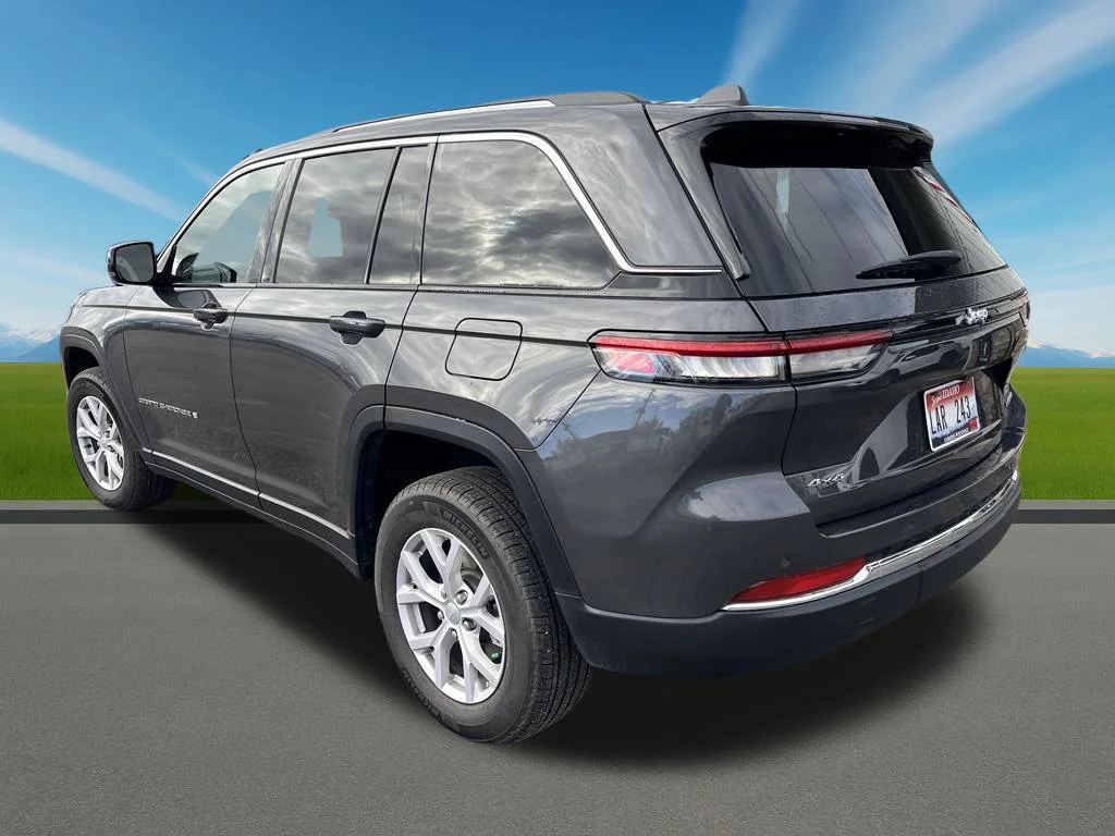 Used 2022 Gray Jeep Limited image 7