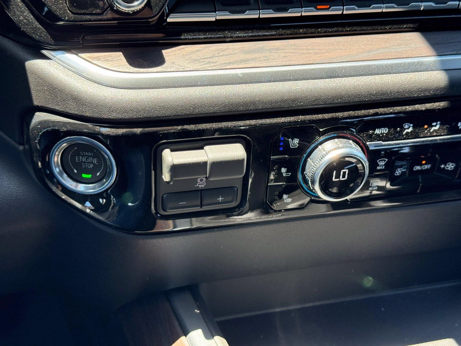 New 2026 Glacier White Tricoat GMC SLT image 20