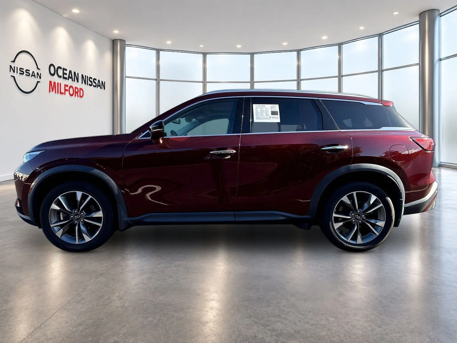 Used 2022 Bordeaux INFINITI LUXE image 8