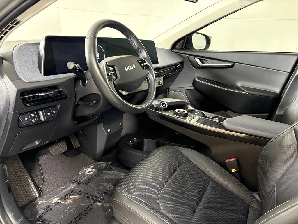 Used 2023 Gray Kia Wind image 22