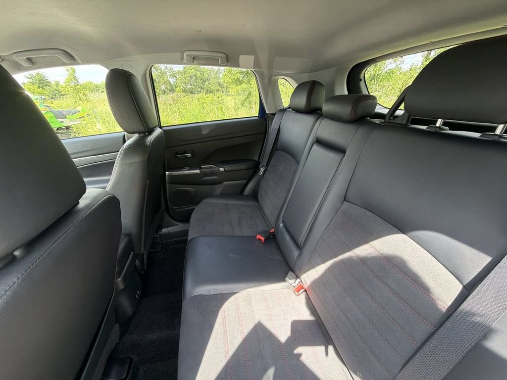 Used 2024  Mitsubishi 2.0 SE image 25