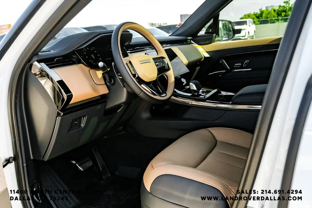 New 2026 Fuji White Land Rover Dynamic SE image 2