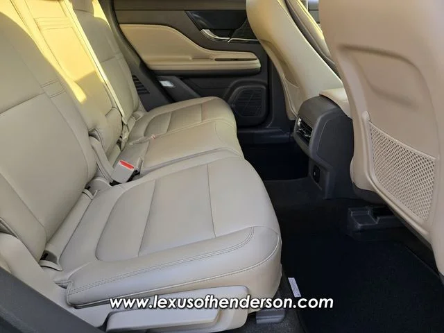 Used 2021 White Lincoln Standard image 14