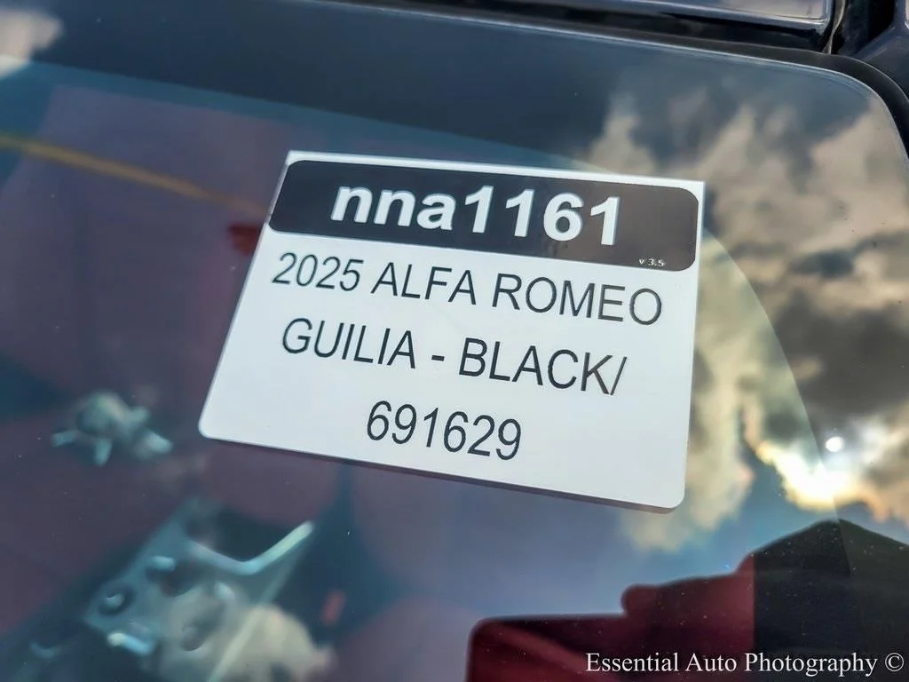 2025 Alfa Romeo Giulia Base - Photo 24