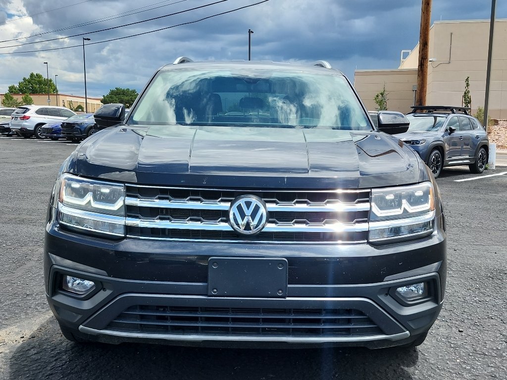 Used 2018 Deep Black Pearl Volkswagen 3.6L V6 SE image 2