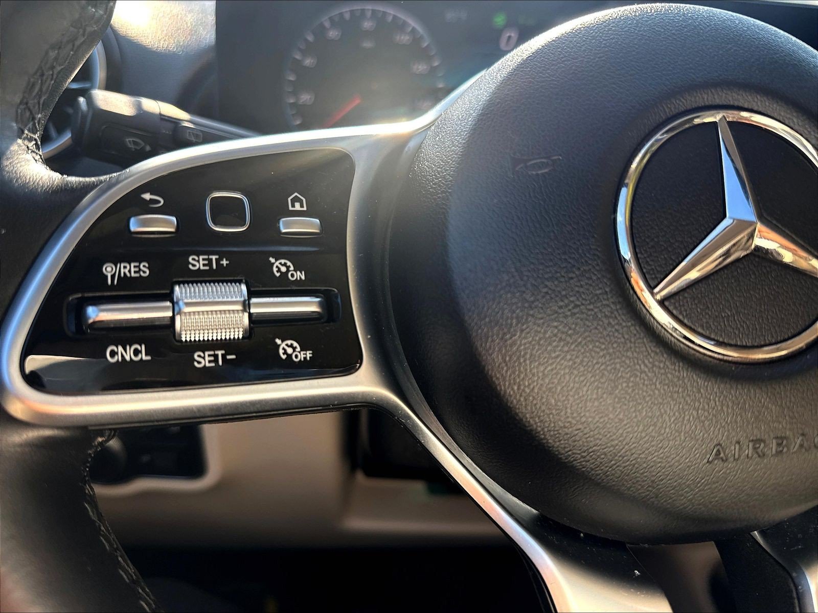 Used 2022 Galaxy Blue Metallic Mercedes-Benz GLB 250 image 13