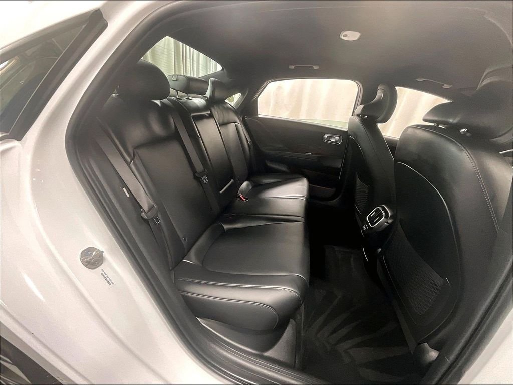 Used 2025 White Hyundai SEL image 16