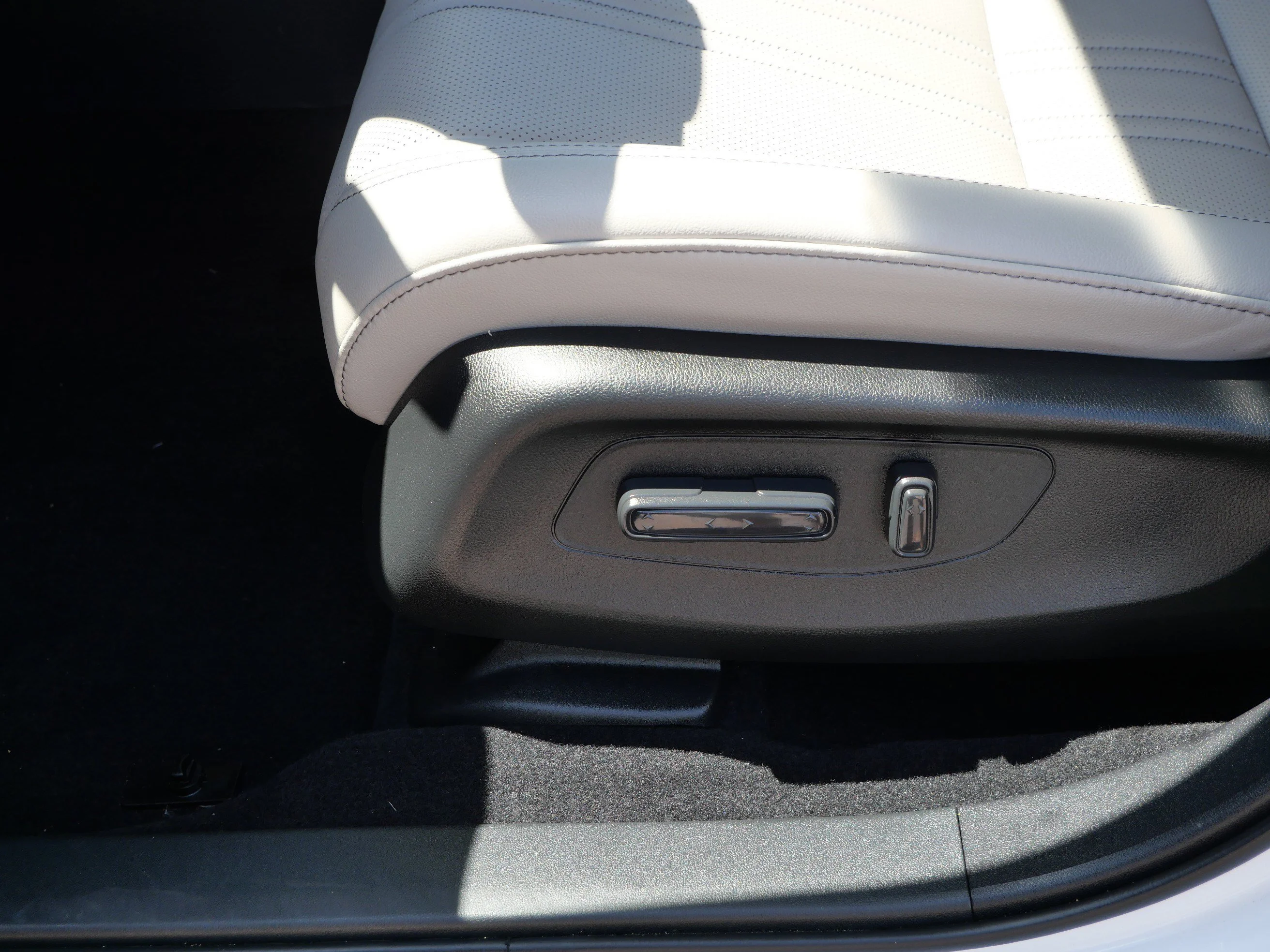 Used 2024 Platinum White Pearl Honda EX-L image 20