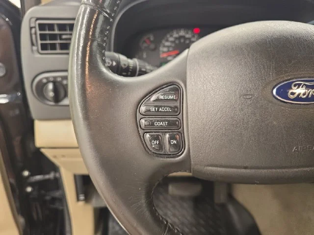 Used 2005 Black Clearcoat Ford Limited image 28