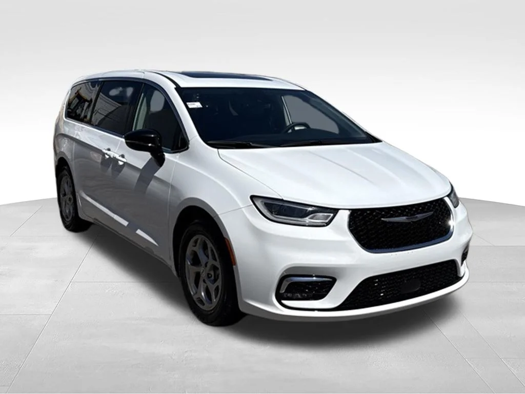 Used 2024 Bright White Clearcoat Chrysler Limited image 9