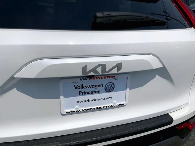 Used 2023 White Kia SX image 18