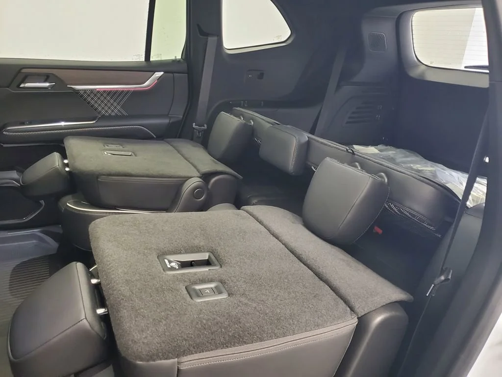 2026 GMC Acadia Denali - Photo 28
