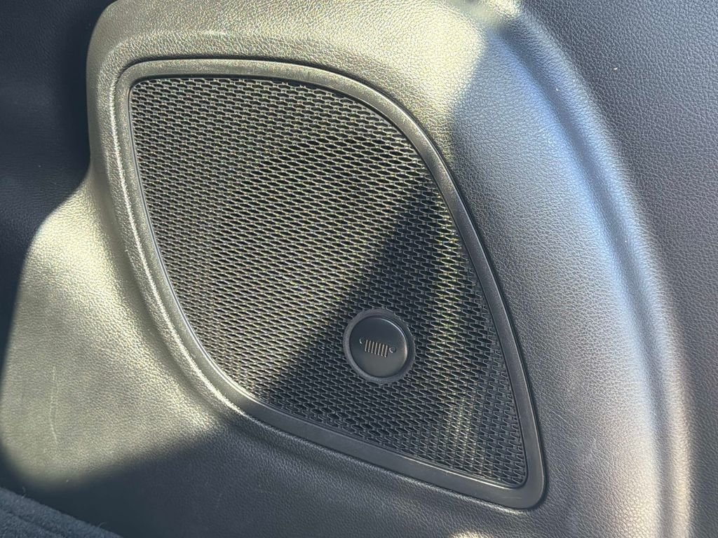 Used 2022 Black Jeep Latitude Lux image 14