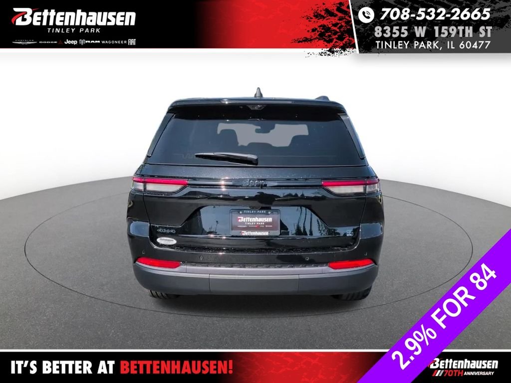 New 2026 Diamond Black Crystal Pearl-Coat Exterior Paint Jeep Limited image 7